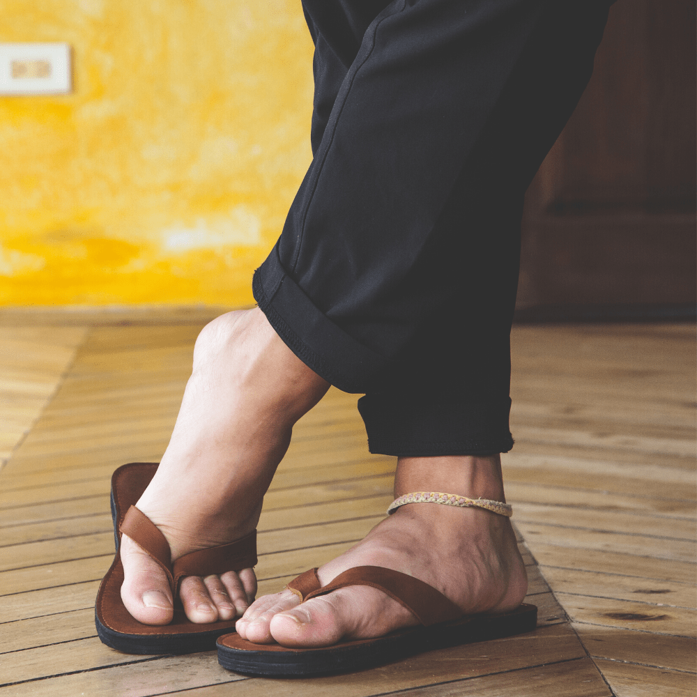 Men wearing bravesoles sandals. Men wearing the novios. bravesoles sandals